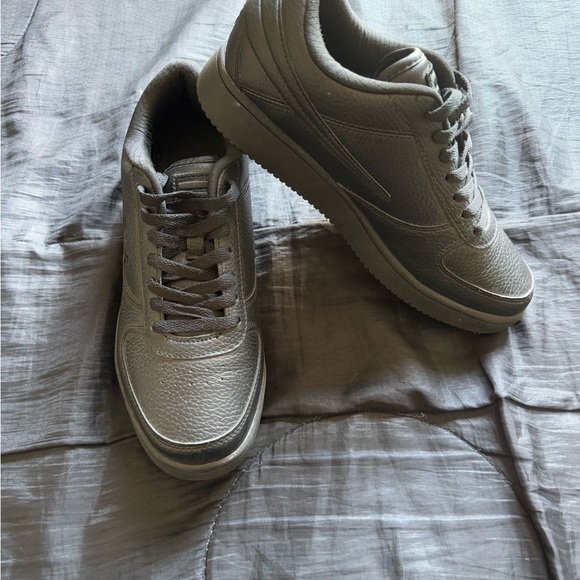 NEW Fila Black Low-top Sneakers - Picture 3 of 6